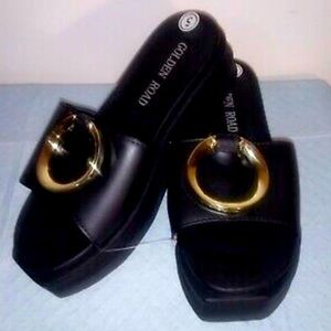 Golden Road Platform Sandals with gold ring size 5